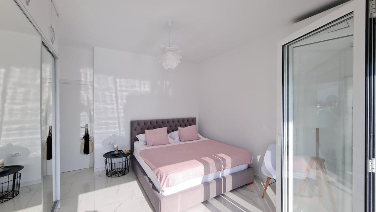 شقة Rocknest Sea View Penthouse ساراندا المظهر الخارجي الصورة